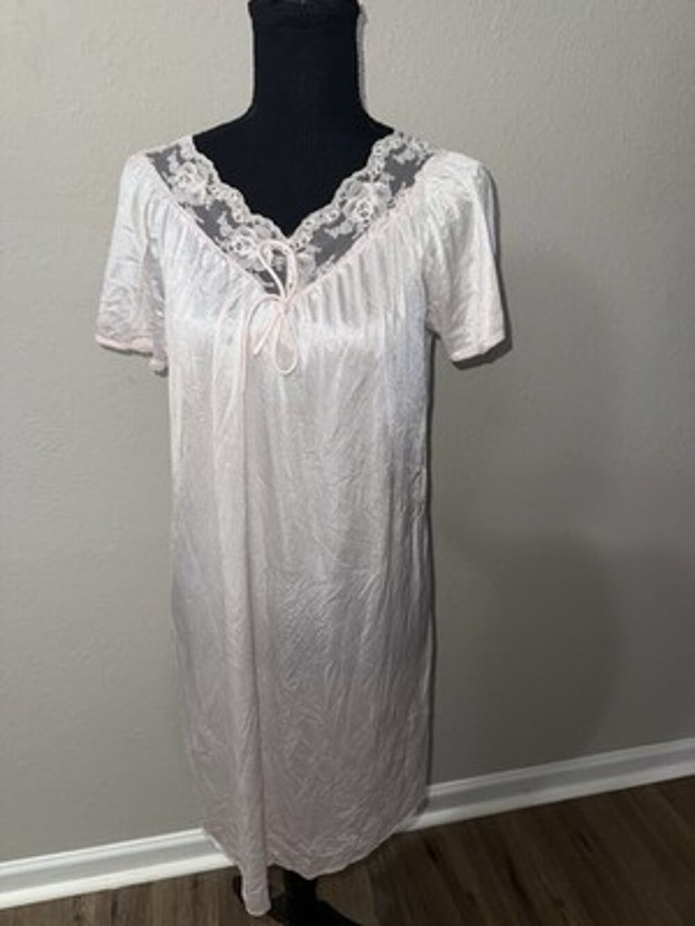 Katz Vintage Pink Nightgown Small Short Sleeve Floral Lace Neck Tie Accent